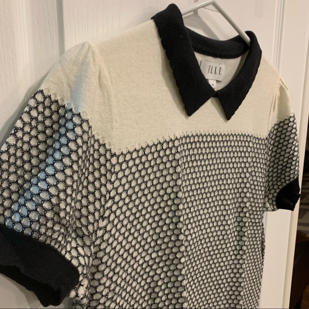 Short Puff-Sleeved Sweater with Honeycomb Pattern